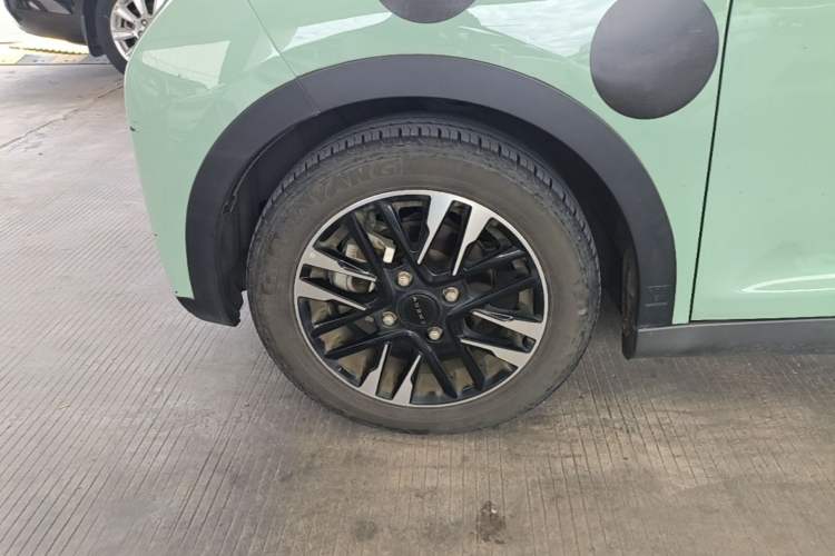 Used Chery QQ Little Ant 2022 Sweet Pink Edition Half-Sugar Version Lithium Iron Phosphate 29.2 kWh 30 kW 301 km Left Front Wheel Hub