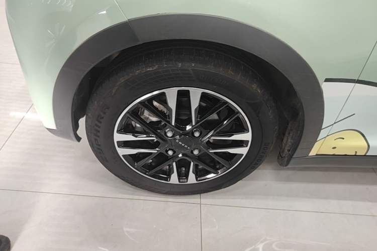 Used Chery QQ Little Ant 2022 Sweet Pink Edition Half-Sugar Version Lithium Iron Phosphate 30 kW 301 km Left Front Wheel Hub