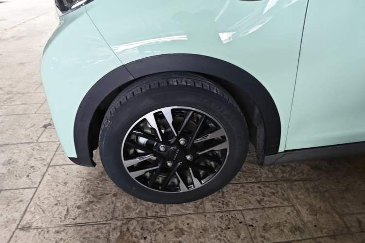 Used Chery QQ Little Ant 2022 Sweet Pink Edition Half-Sugar Version Lithium Iron Phosphate 30 kW 301 km Left Front Wheel Hub