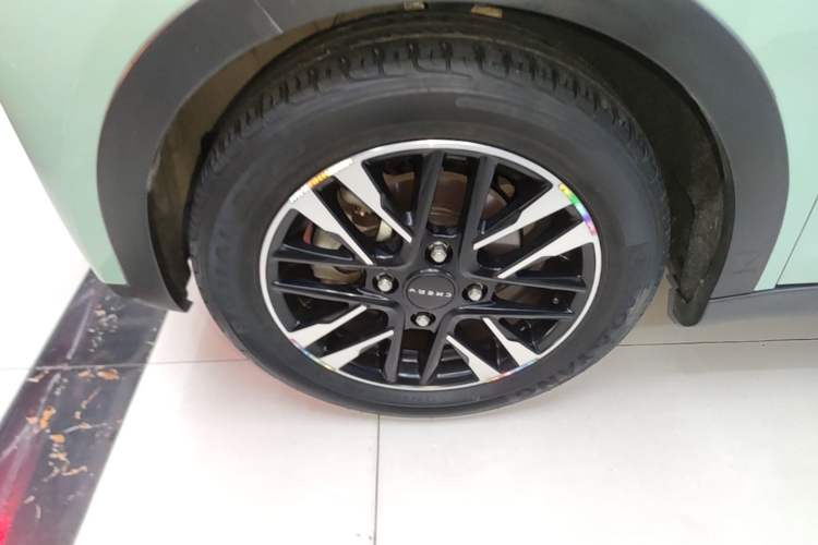 Used Chery QQ Little Ant 2022 Sweet Pink Edition Half-Sugar Version Lithium Iron Phosphate 30 kW 301 km Left Front Wheel Hub