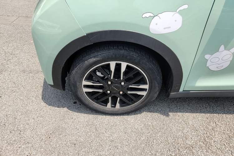 Used Chery QQ Little Ant 2022 Restyled Version Sweet Pink Edition Half-Sugar Version 28.8 kWh 30 kW 301 km Left Front Wheel Hub
