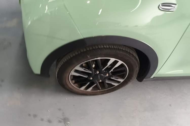 Used Chery QQ Little Ant 2022 Revised Version Sweet Pink Edition Half-Sugar Version Lithium Iron Phosphate 30.7 kWh 30 kW 301 km Left Front Wheel Hub