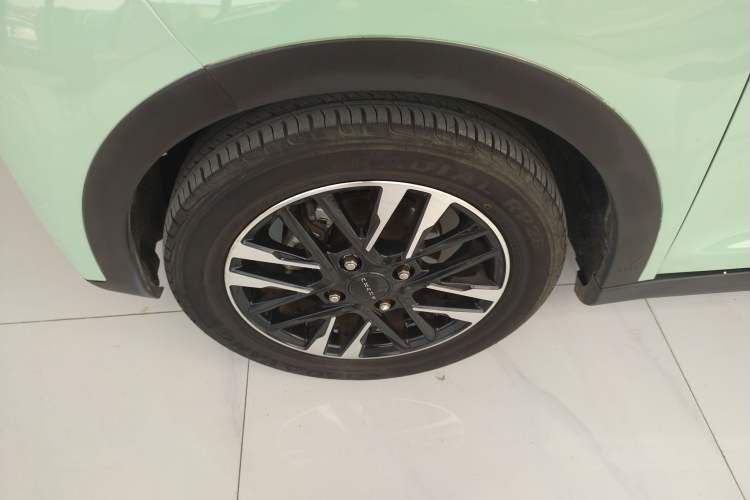 Used Chery QQ Little Ant 2022 Sweet Pink Edition Low-Sugar Version Lithium Iron Phosphate 30 kW 301 km Left Front Wheel Hub