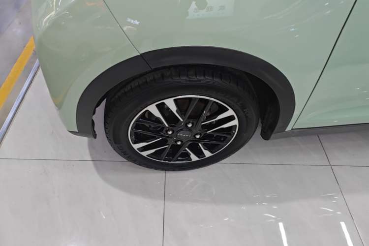 Used Chery QQ Little Ant 2022 Revised Version Sweet Pink Edition Low-Sugar Version 30.6 kWh 30 kW 301 km Left Front Wheel Hub