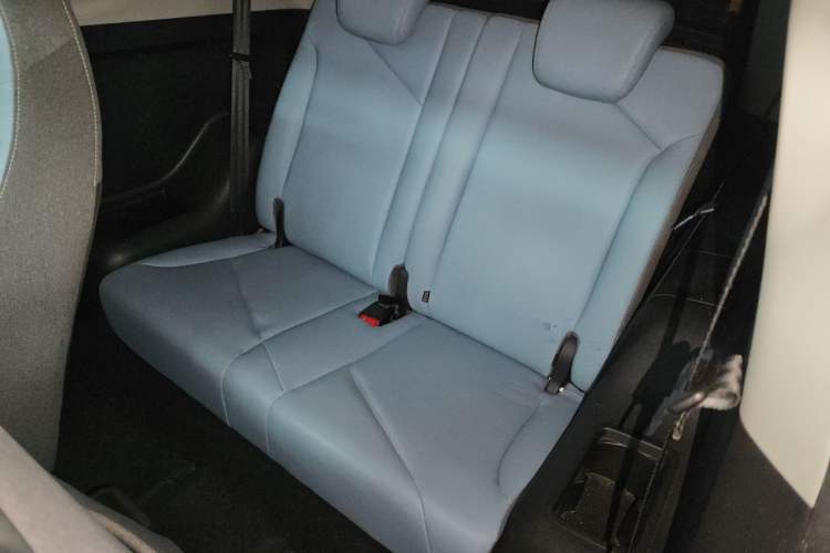 Used Chery QQ Little Ant 2022 Revised Version Sweet Pink Edition Half-Sugar Version Lithium Iron Phosphate 30.7 kWh 30 kW 301 km Left Rear Seat