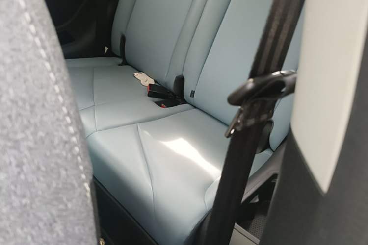 Used Chery QQ Little Ant 2022 Sweet Pink Edition Full-Sugar Version 3-Cell Lithium 30kW 301km Left Rear Seat