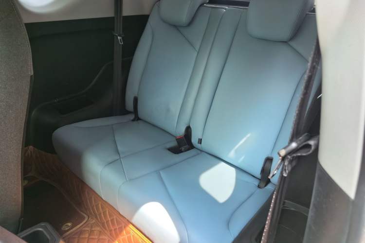 Used Chery QQ Little Ant 2022 Revised Version Sweet Pink Edition Half-Sugar Version Lithium Iron Phosphate 30.7 kWh 30 kW 301 km Left Rear Seat