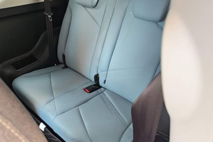 Used Chery QQ Little Ant 2022 Sweet Pink Edition Full-Sugar Version 3-Cell Lithium 30kW 301km Left Rear Seat