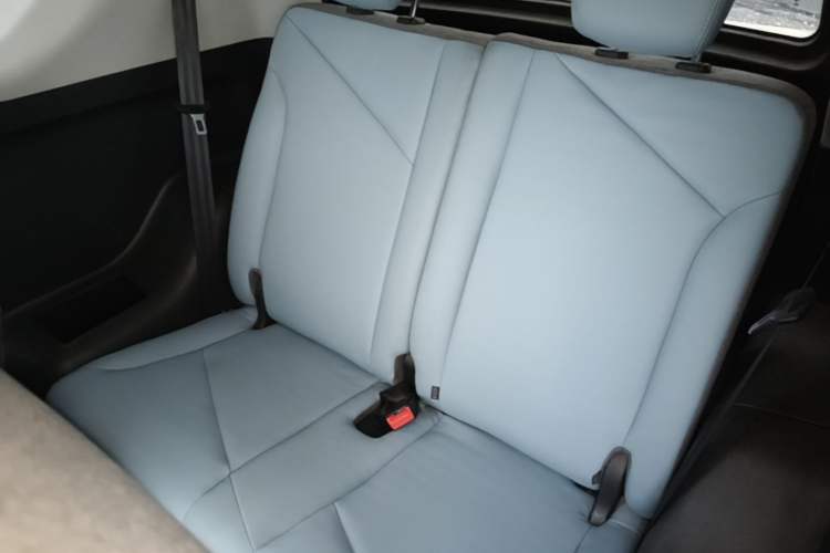 Used Chery QQ Little Ant 2022 Sweet Pink Edition Half-Sugar Version 3-Cell Lithium 30kW 408km Left Rear Seat