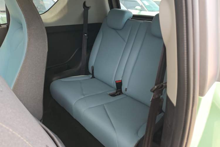 Used Chery QQ Little Ant 2022 Sweet Pink Edition Half-Sugar Version 3-Cell Lithium 30kW 301km Left Rear Seat