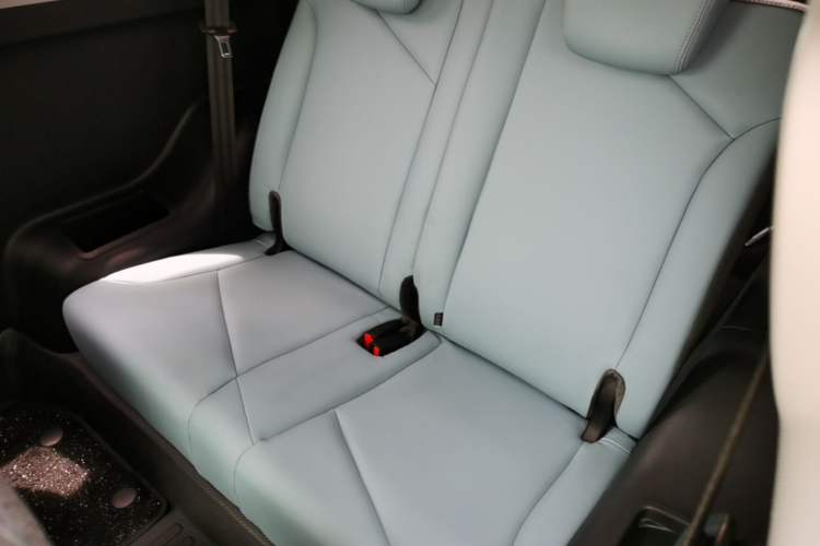 Used Chery QQ Little Ant 2022 Revised Version Sweet Pink Edition Half-Sugar Version Lithium Iron Phosphate 30.7 kWh 30 kW 301 km Left Rear Seat