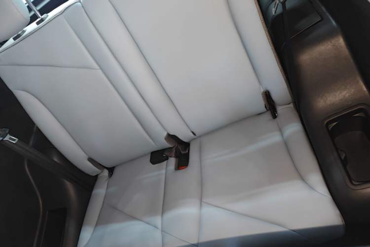 Used Chery QQ Little Ant 2022 Revised Version Sweet Pink Edition Low-Sugar Version 30.6 kWh 30 kW 301 km Left Rear Seat