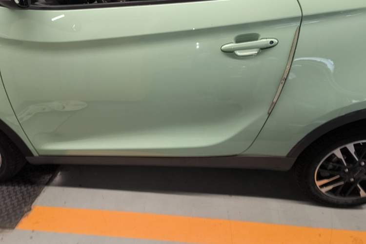 Used Chery QQ Little Ant 2022 Sweet Pink Edition Full-Sugar Version Lithium Iron Phosphate 30 kW 301 km Left Side Sill