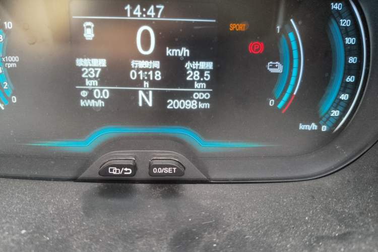Used Chery QQ Little Ant 2022 Restyled Version Sweet Pink Edition Half-Sugar Version 30.6 kWh 30 kW 301 km Odometer Close Up