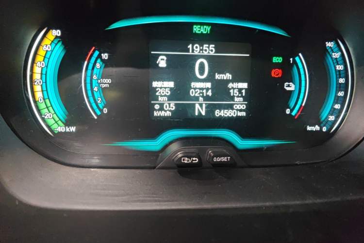 Used Chery QQ Little Ant 2022 Sweet Pink Edition Half-Sugar Version 3-Cell Lithium 30kW 301km Odometer Close Up