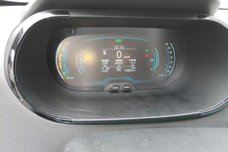 Used Chery QQ Little Ant 2022 Sweet Pink Edition Half-Sugar Version Lithium Iron Phosphate 30 kW 301 km Odometer Close Up