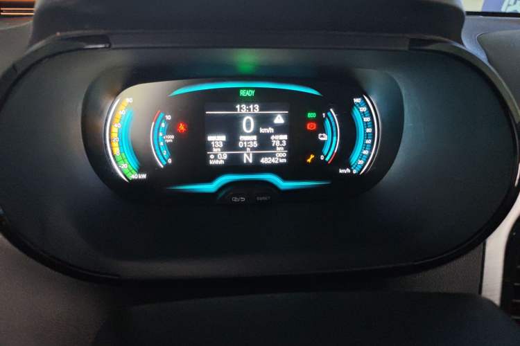 Used Chery QQ Little Ant 2022 Revised Version Sweet Pink Edition Half-Sugar Version Lithium Iron Phosphate 30.7 kWh 30 kW 301 km Odometer Close Up