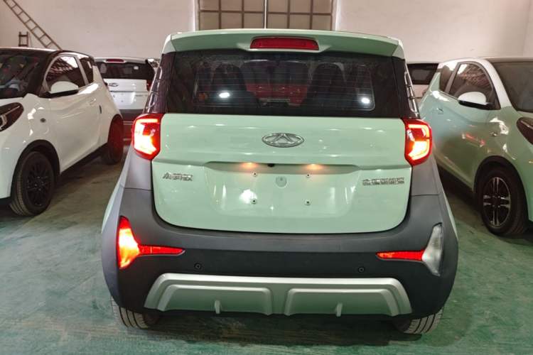 Used Chery QQ Little Ant 2022 Revised Version Sweet Pink Edition Half-Sugar Version Lithium Iron Phosphate 30.7 kWh 30 kW 301 km Rear