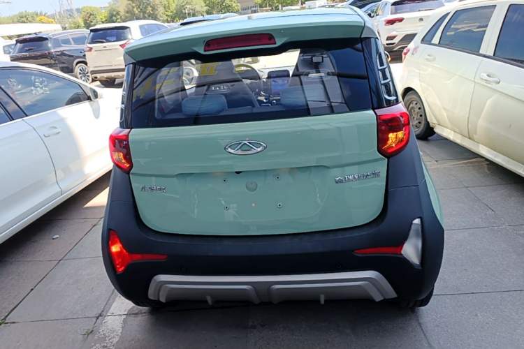 Used Chery QQ Little Ant 2022 Restyled Version Sweet Pink Edition Half-Sugar Version 28.8 kWh 30 kW 301 km Rear
