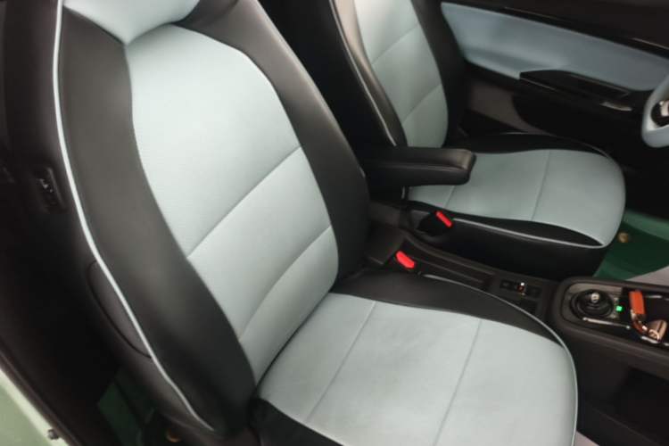 Used Chery QQ Little Ant 2022 Restyled Version Sweet Pink Edition Half-Sugar Version 28.8 kWh 30 kW 301 km Right Front Seat
