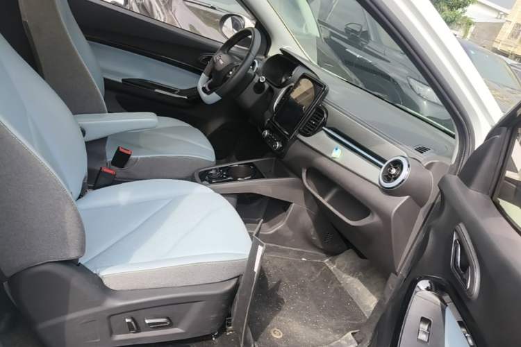 Used Chery QQ Little Ant 2022 Sweet Pink Edition Full-Sugar Version 3-Cell Lithium 30kW 301km Right Front Seat