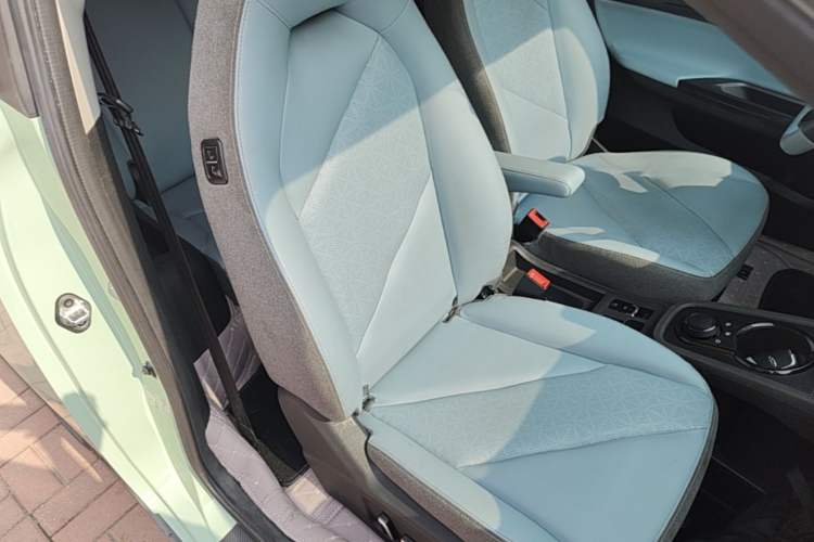 Used Chery QQ Little Ant 2022 Sweet Pink Edition Half-Sugar Version Lithium Iron Phosphate 30 kW 301 km Right Front Seat