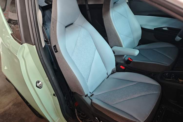Used Chery QQ Little Ant 2022 Revised Version Sweet Pink Edition Half-Sugar Version Lithium Iron Phosphate 30.7 kWh 30 kW 301 km Right Front Seat