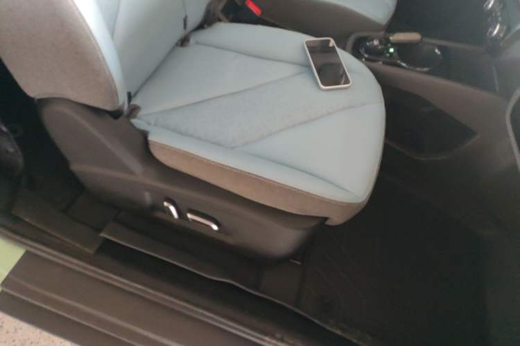 Used Chery QQ Little Ant 2022 Sweet Pink Edition Half-Sugar Version 3-Cell Lithium 30kW 301km Right Front Seat