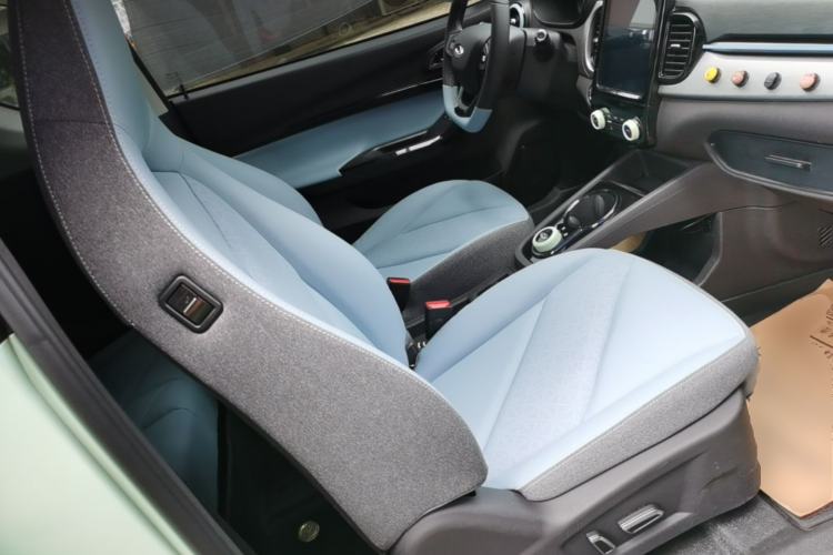 Used Chery QQ Little Ant 2022 Sweet Pink Edition Half-Sugar Version Lithium Iron Phosphate 29.2 kWh 30 kW 301 km Right Front Seat
