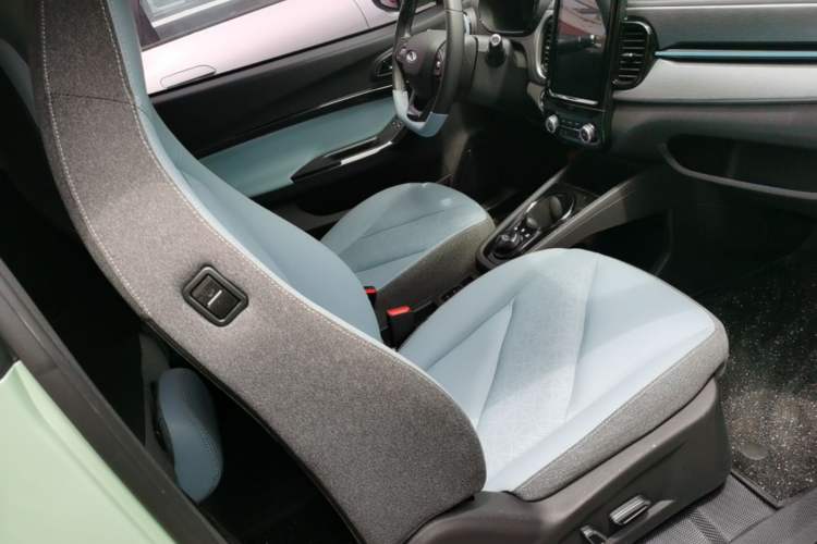 Used Chery QQ Little Ant 2022 Revised Version Sweet Pink Edition Half-Sugar Version Lithium Iron Phosphate 30.7 kWh 30 kW 301 km Right Front Seat