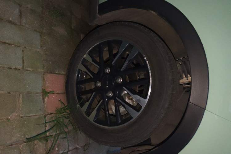 Used Chery QQ Little Ant 2022 Sweet Pink Edition Half-Sugar Version Lithium Iron Phosphate 30 kW 301 km Right Front Wheel Hub
