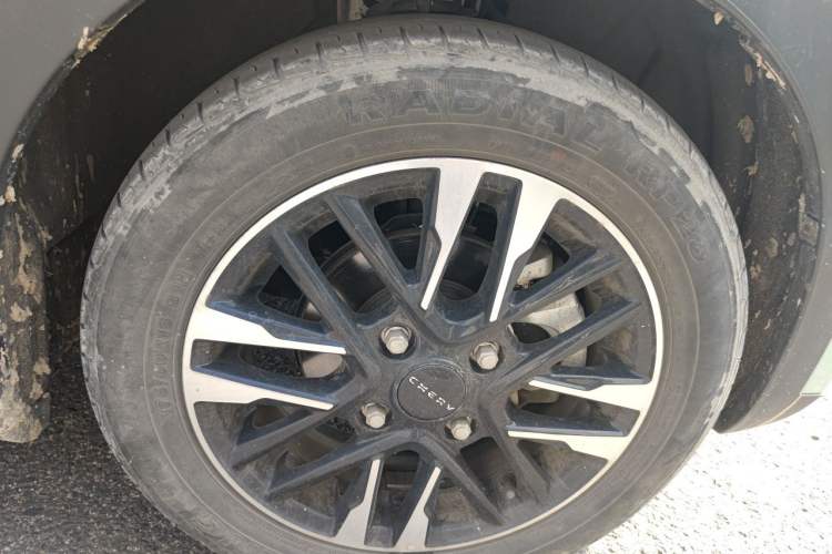 Used Chery QQ Little Ant 2022 Restyled Version Sweet Pink Edition Low-Sugar Version Lithium Iron Phosphate Battery 30.7 kWh 30 kW 301 km Right Front Wheel Hub