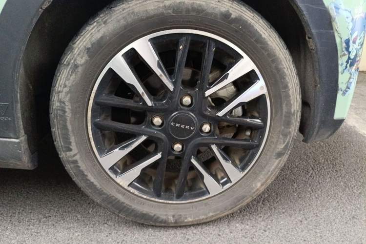 Used Chery QQ Little Ant 2022 Sweet Pink Edition Half-Sugar Version Lithium Iron Phosphate 29.2 kWh 30 kW 301 km Right Front Wheel Hub