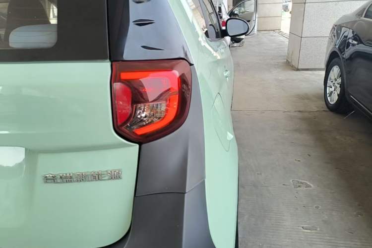 Used Chery QQ Little Ant 2022 Revised Version Sweet Pink Edition Half-Sugar Version Lithium Iron Phosphate 30.7 kWh 30 kW 301 km Right Rear Taillight