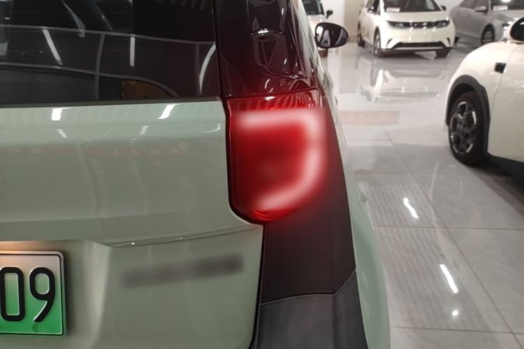 Used Chery QQ Little Ant 2022 Sweet Pink Edition Half-Sugar Version Lithium Iron Phosphate 30 kW 301 km Right Rear Taillight