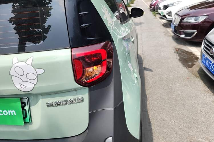 Used Chery QQ Little Ant 2022 Restyled Version Sweet Pink Edition Half-Sugar Version 28.8 kWh 30 kW 301 km Right Rear Taillight