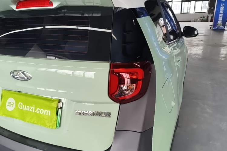 Used Chery QQ Little Ant 2022 Revised Version Sweet Pink Edition Half-Sugar Version Lithium Iron Phosphate 30.7 kWh 30 kW 301 km Right Rear Taillight