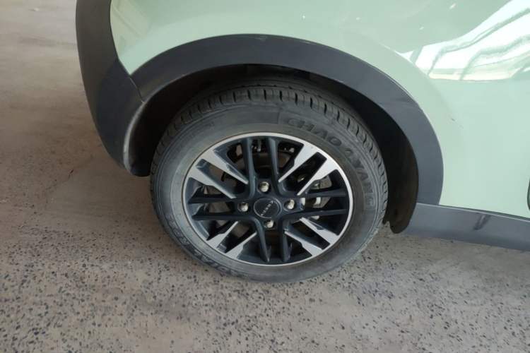 Used Chery QQ Little Ant 2022 Sweet Pink Edition Half-Sugar Version Lithium Iron Phosphate 30 kW 301 km Right Rear Wheel Hub