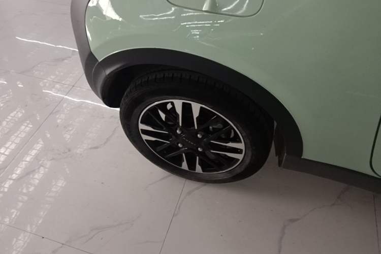 Used Chery QQ Little Ant 2022 Revised Version Sweet Pink Edition Half-Sugar Version Lithium Iron Phosphate 30.7 kWh 30 kW 301 km Right Rear Wheel Hub