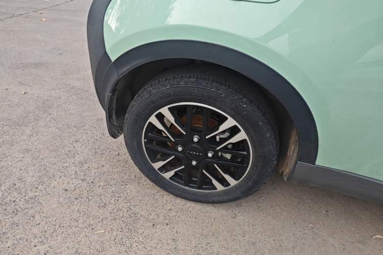 Used Chery QQ Little Ant 2022 Sweet Pink Edition Half-Sugar Version Lithium Iron Phosphate 30 kW 301 km Right Rear Wheel Hub