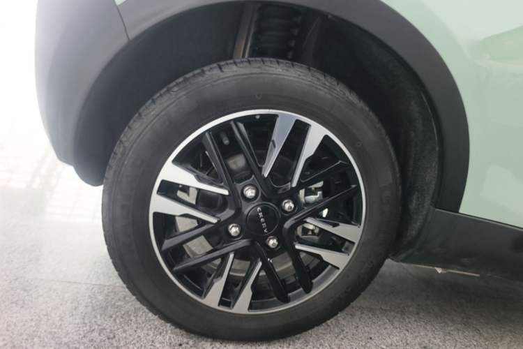 Used Chery QQ Little Ant 2022 Restyled Version Sweet Pink Edition Half-Sugar Version 28.8 kWh 30 kW 301 km Right Rear Wheel Hub