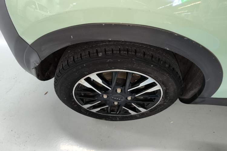 Used Chery QQ Little Ant 2022 Sweet Pink Edition Half-Sugar Version Lithium Iron Phosphate 30 kW 301 km Right Rear Wheel Hub