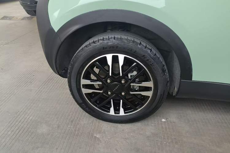 Used Chery QQ Little Ant 2022 Revised Version Sweet Pink Edition Half-Sugar Version Lithium Iron Phosphate 30.7 kWh 30 kW 301 km Right Rear Wheel Hub