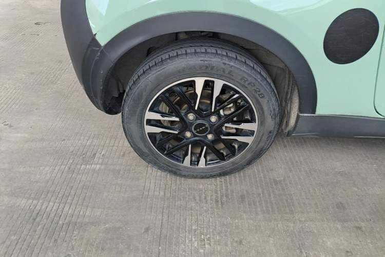 Used Chery QQ Little Ant 2022 Sweet Pink Edition Half-Sugar Version Lithium Iron Phosphate 29.2 kWh 30 kW 301 km Right Rear Wheel Hub