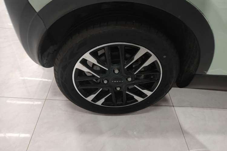 Used Chery QQ Little Ant 2022 Sweet Pink Edition Half-Sugar Version Lithium Iron Phosphate 30 kW 301 km Right Rear Wheel Hub