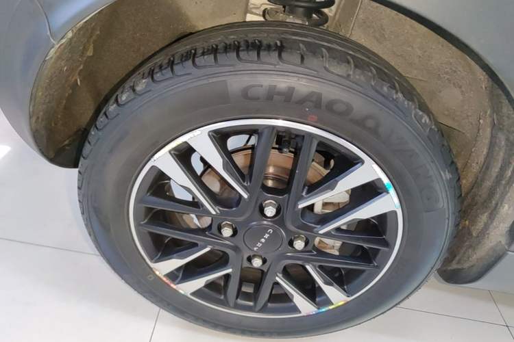 Used Chery QQ Little Ant 2022 Sweet Pink Edition Half-Sugar Version Lithium Iron Phosphate 30 kW 301 km Right Rear Wheel Hub