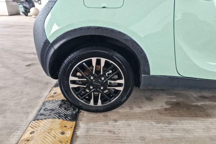 Used Chery QQ Little Ant 2022 Sweet Pink Edition Half-Sugar Version Lithium Iron Phosphate 29.2 kWh 30 kW 301 km Right Rear Wheel Hub