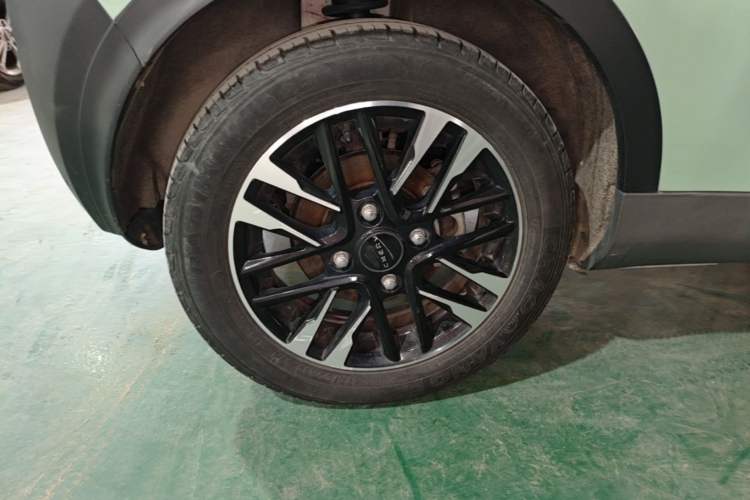 Used Chery QQ Little Ant 2022 Revised Version Sweet Pink Edition Half-Sugar Version Lithium Iron Phosphate 30.7 kWh 30 kW 301 km Right Rear Wheel Hub