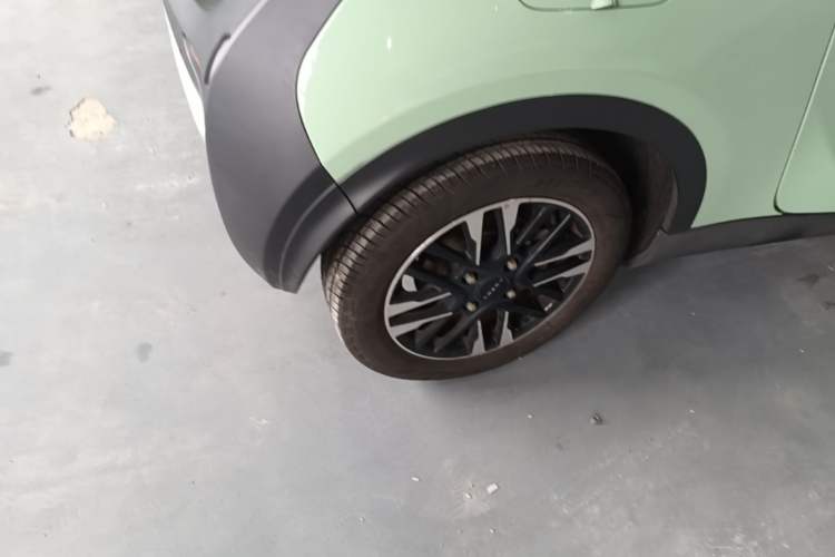 Used Chery QQ Little Ant 2022 Revised Version Sweet Pink Edition Half-Sugar Version Lithium Iron Phosphate 30.7 kWh 30 kW 301 km Right Rear Wheel Hub