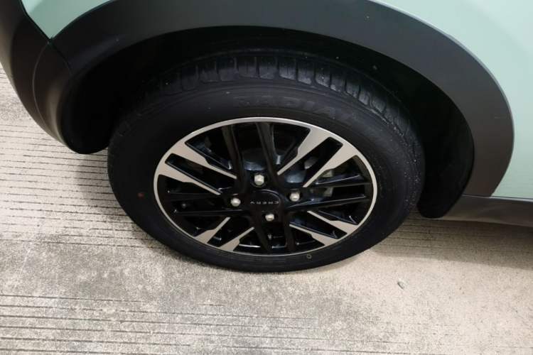 Used Chery QQ Little Ant 2022 Revised Version Sweet Pink Edition Half-Sugar Version Lithium Iron Phosphate 30.7 kWh 30 kW 301 km Right Rear Wheel Hub